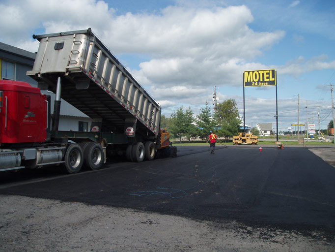 Travaux d'asphaltage Secteur commercial & Industriel